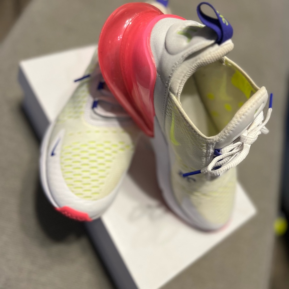 Nike 270
